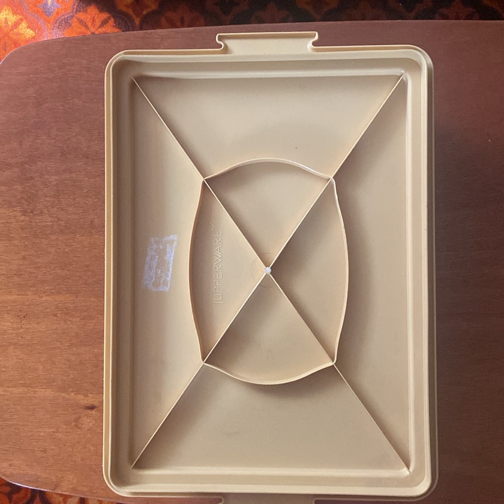 Tupperware storage container - Picture 3 of 3